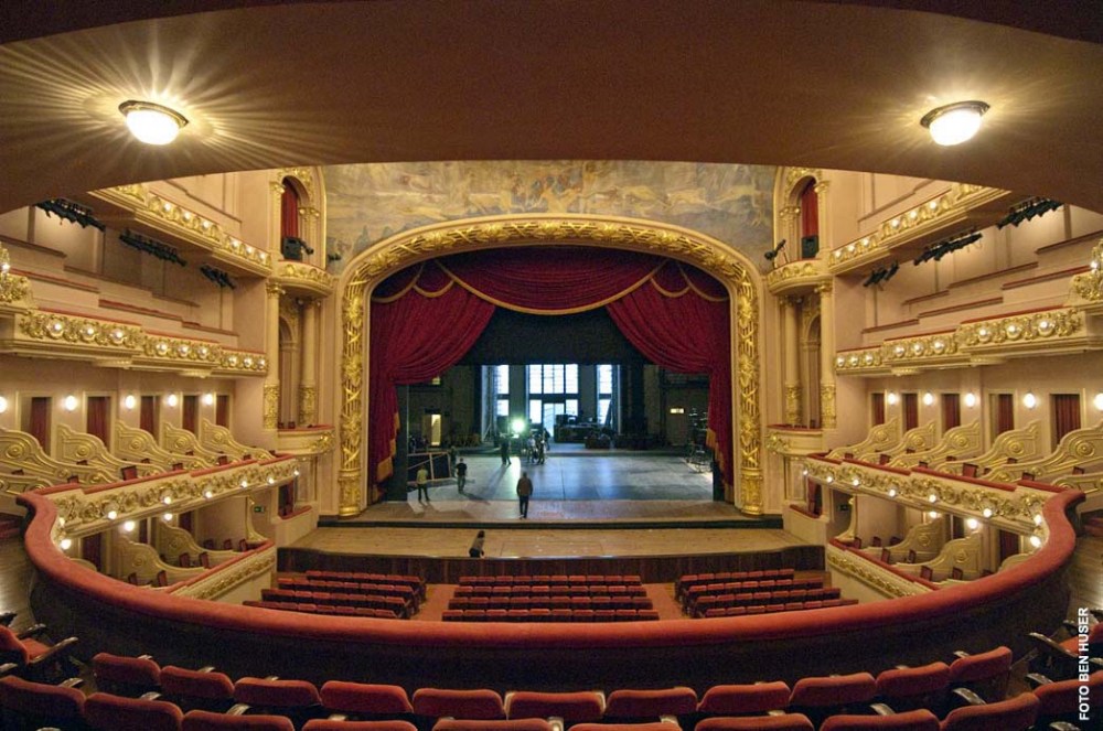 5508FRISOSOBREOPROSCENIO