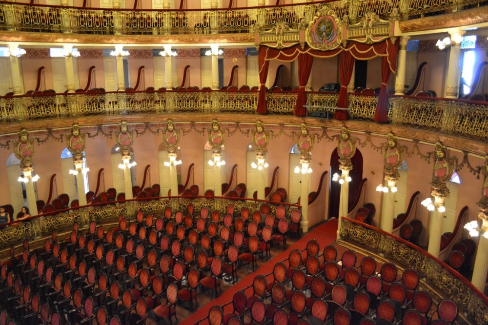 65231754c9-Teatro dentro