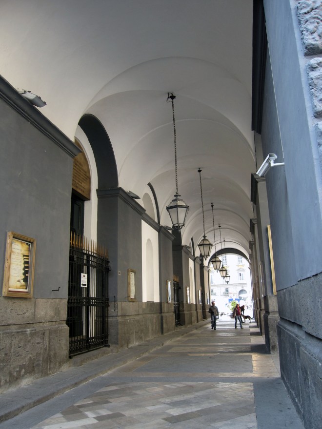 Napoli_-_Teatro_San_Carlo_Porticato