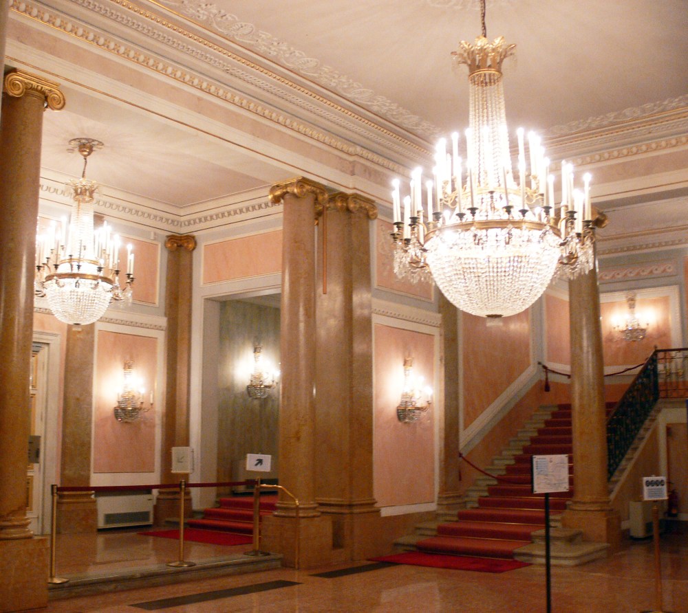 Venezia_-_Teatro_La_Fenice_-_foyer_2