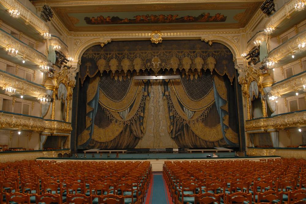 20121205_auditorium-theatre-curtaine-a.golovin-credit-v.-baranovsky-hires