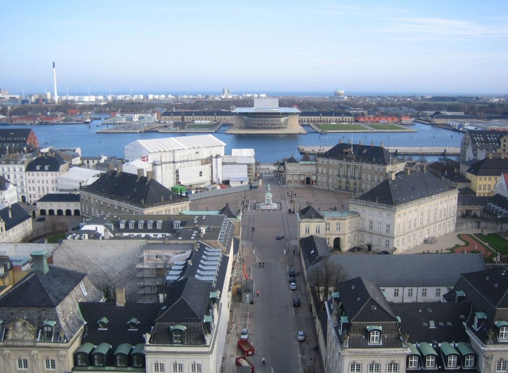 Amalienborg_seen_from_Marmorkirken