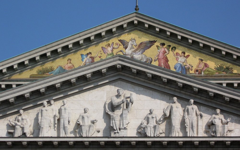 Georg_Brenninger_Giebel_Nationaltheater_Muenchen-2.jpg
