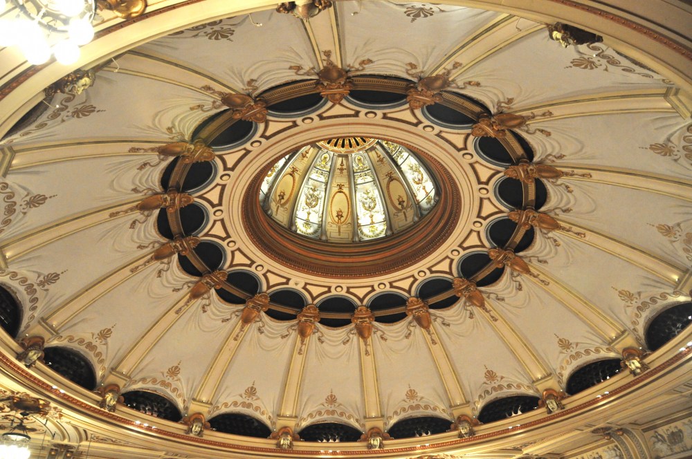 London_Coliseum_auditorium_ceiling