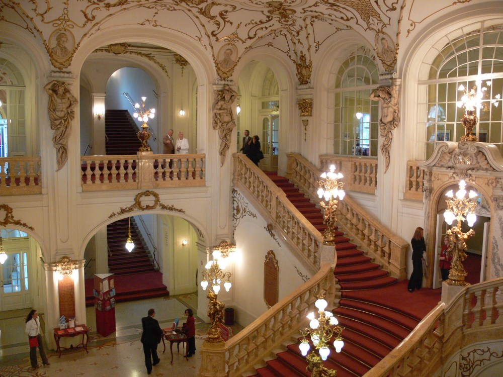 Graz_Opernhaus_Stiege_1