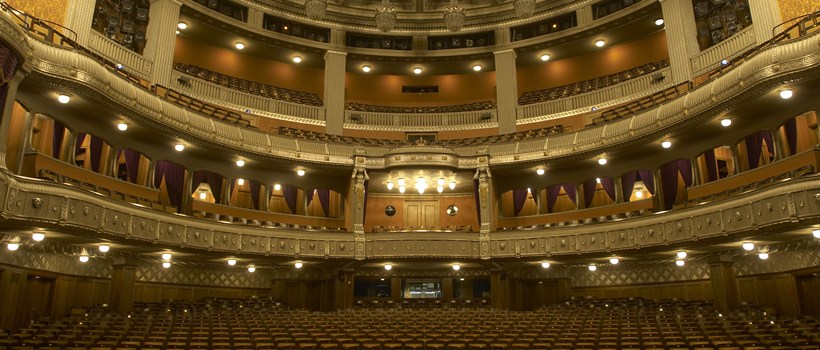 opernhaus_saal_mitte__c_martin_sigmund_sig3539