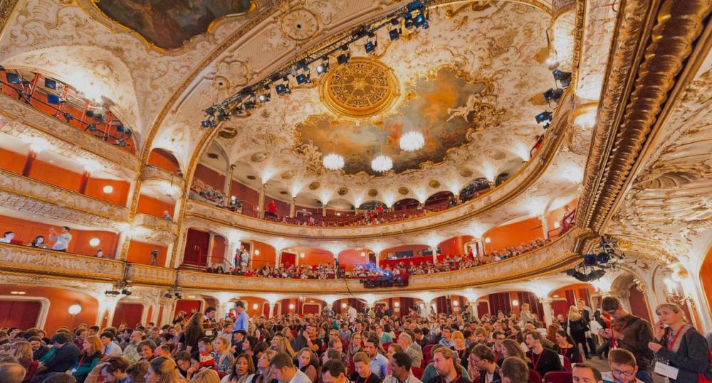 TEDxVienna-Audience-at-Volkstheater