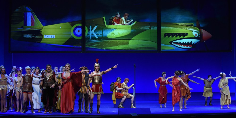 acte_ii_-_la_belle_helene_ctheatre_du_chatelet_-_marie-noelle_robert_1