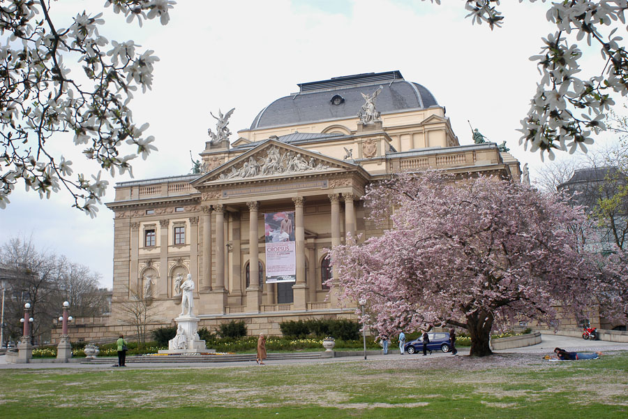 HESSISCHES STAATSTHEATER WIESBADEN COPYRIGHT: Martin Kaufhold, Yorckstr. 15 65195 Wiesbaden, 0171 / 4158942 SPARKA BOCHUM  BLZ 430 500 01 KTO 11 35 61 450