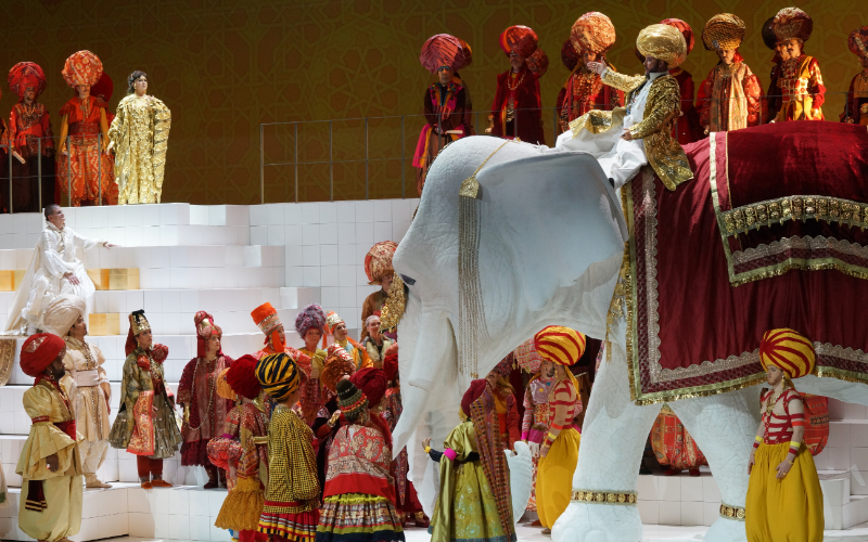 43979-die-liebe-der-danae-2016-ensemble-c-sf-monika-forster