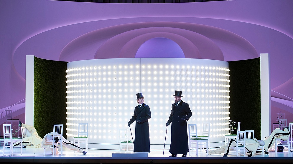 salzburger-festspiele-2016-gounod-faust-probenfoto-104~_h-558_v-img__16__9__xl_w-994_-e1d284d92729d9396a907e303225e0f2d9fa53b4