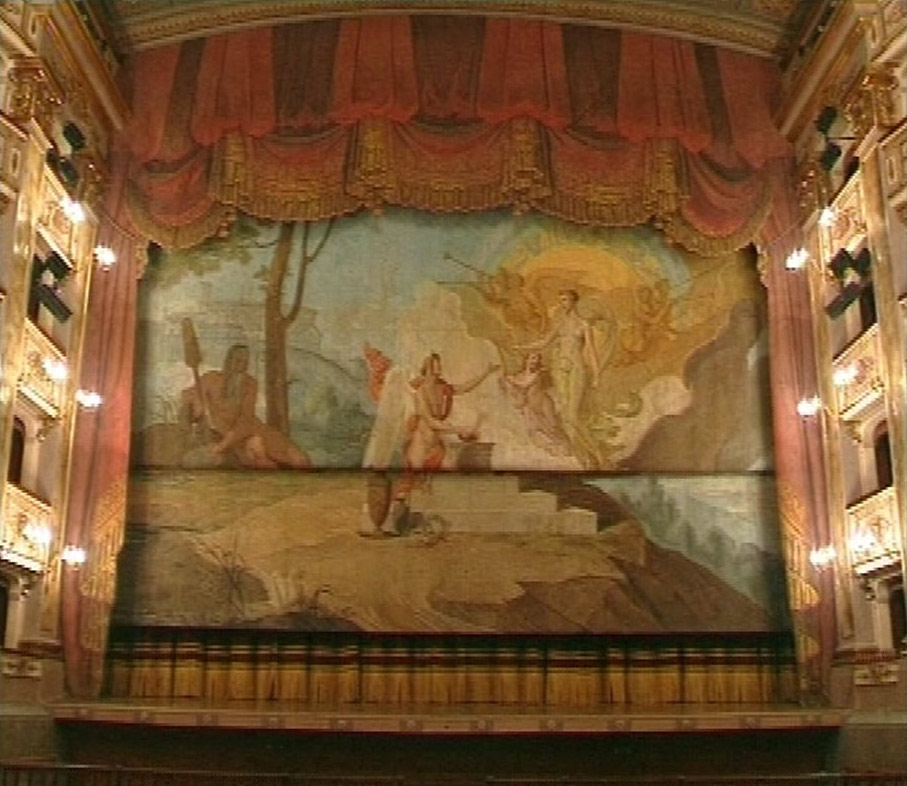 FERMO-46-teatro-dellaquila.jpg