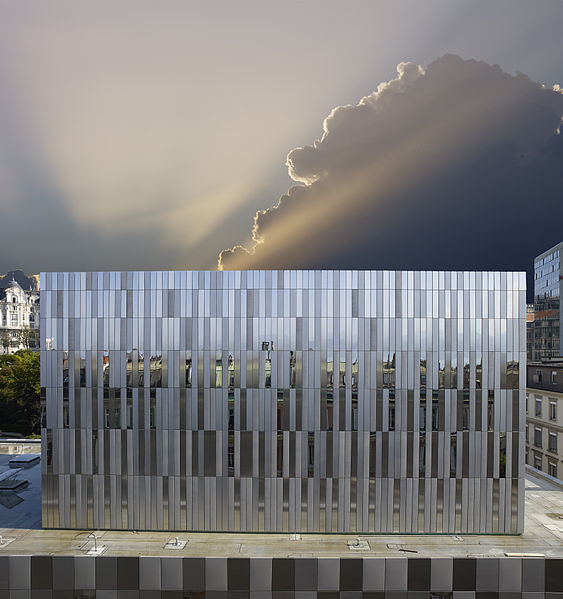 563px-facade_cage_de_scene_opera_de_lausanne