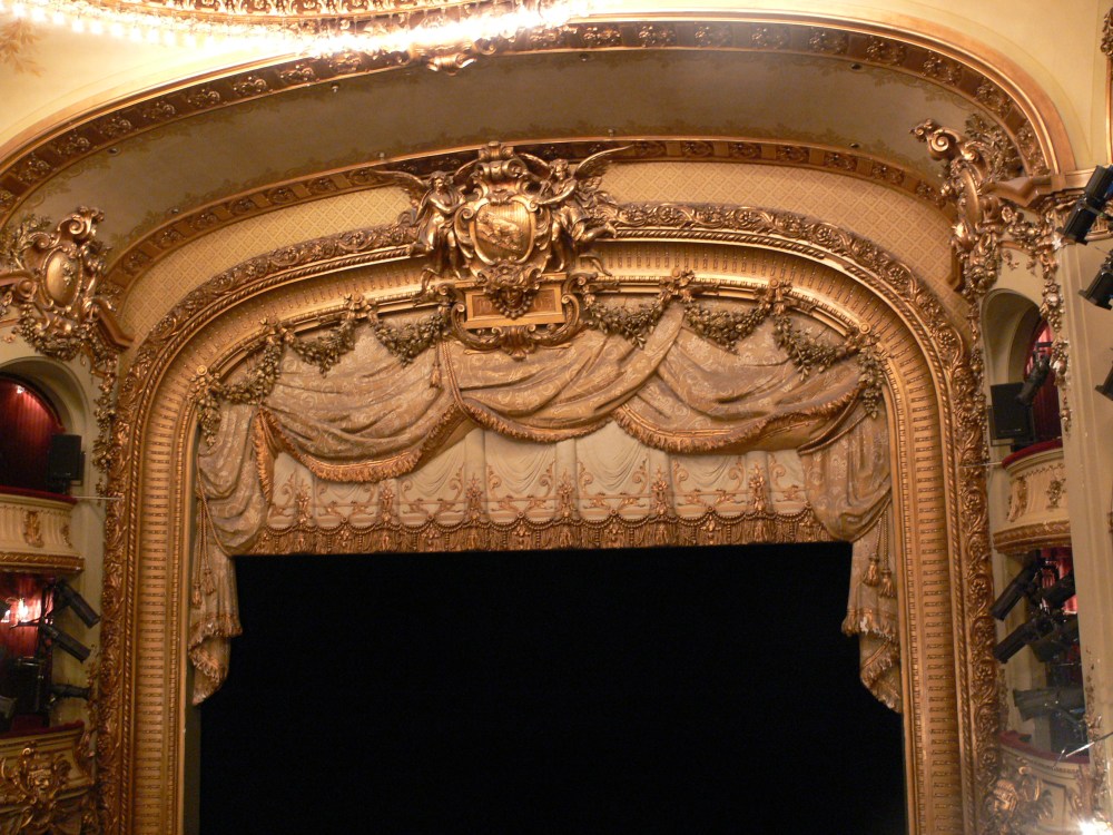 bern_stadttheater_buhnenportal