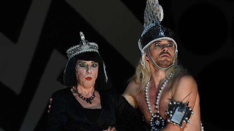 dagmar-manzel-als-cleopatra-an-der-komischen-oper.jpg