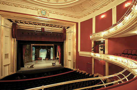 1b4af4_55b367a0c4044123a2d63441a7c2cf14mv2-jpg_srz_555_368_85_22_0-50_1-20_0-00_jpg_srz