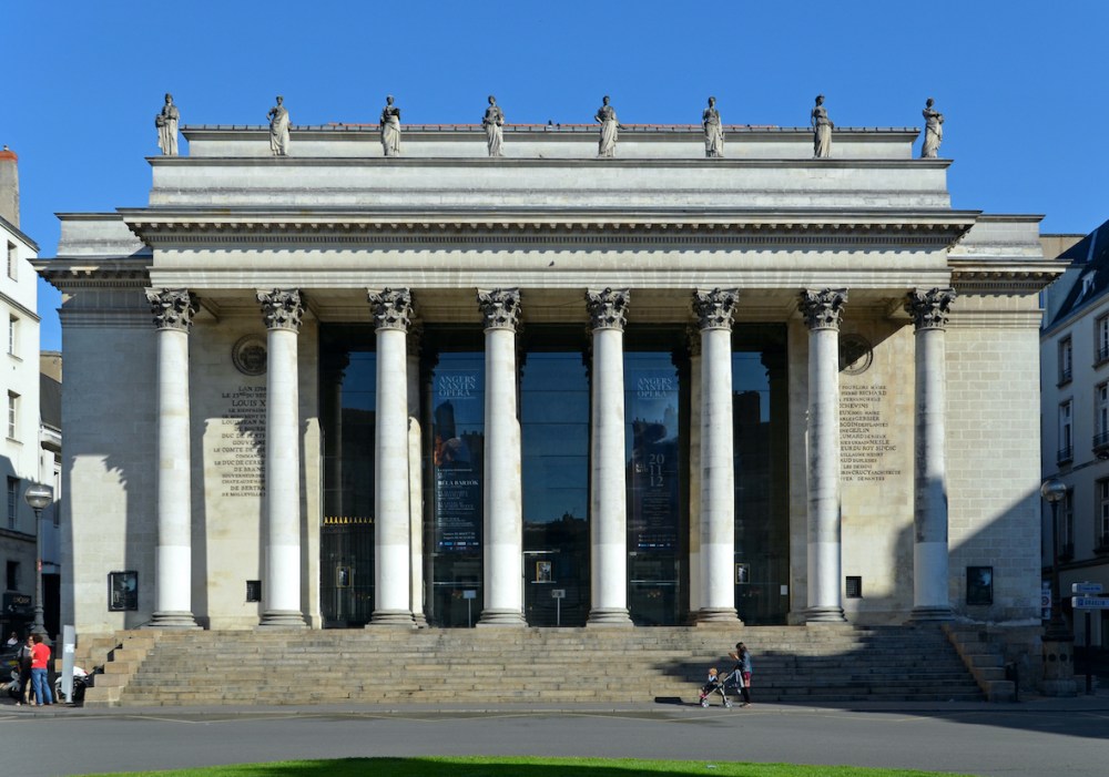 Théâtre_Graslin_-_Place_Graslin,_Nantes