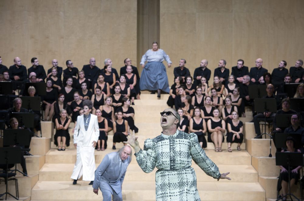 Bassariden-Komische-Oper-2019-004-c-Monika-Rittershaus.jpg