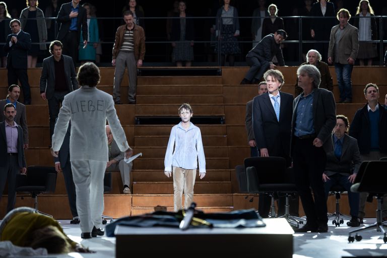 the-ending-of-lohengrin-in-calixto-bieitos-production-in-staatsoper-unter-den-linden-copyright-monika-ritterhaus-1