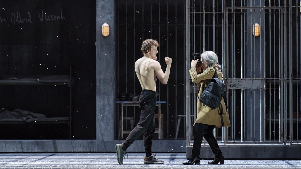 parsifal-wiener-staatsoper-kirill-serebrennikow-premiere-118~_h-558_v-img__16__9__xl_w-994_-e1d284d92729d9396a907e303225e0f2d9fa53b4